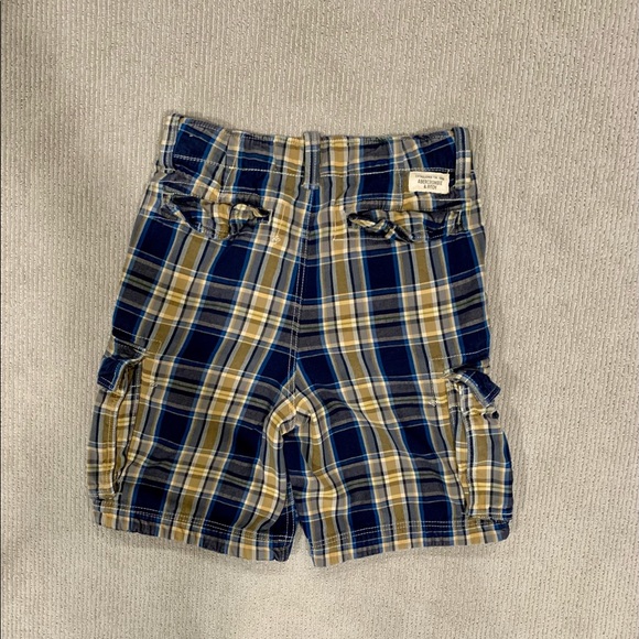 Abercrombie and Fitch plaid cargo shorts - Picture 3 of 3